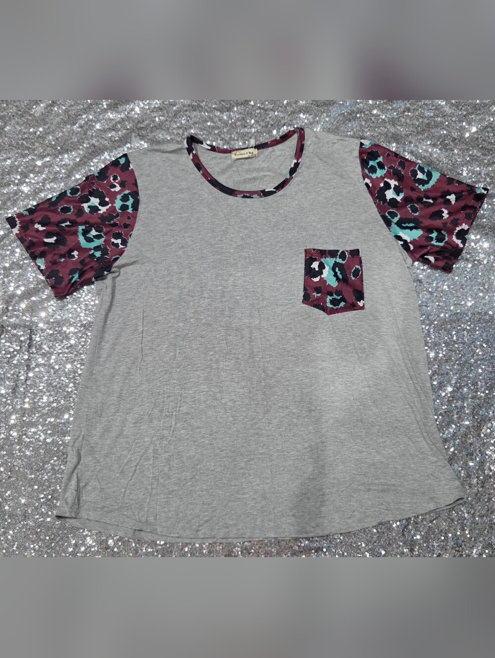 Women's Gray Short Sleeve Tee with Burgundy & Teal Leopard Accent
